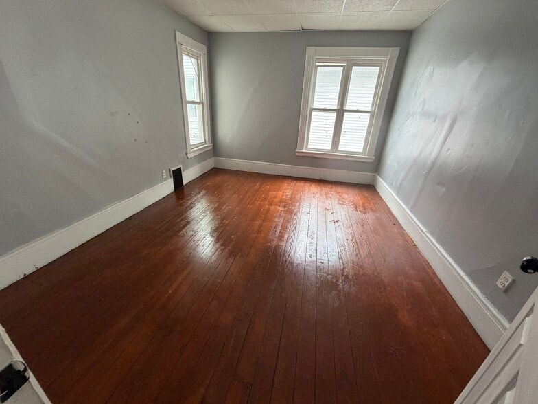 Building Photo - 21 Merwin St