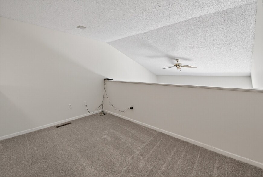 Building Photo - 631 Woodduck Dr