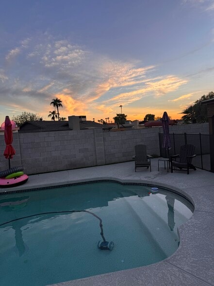 Shared pool - 1716 W Mandalay Ln
