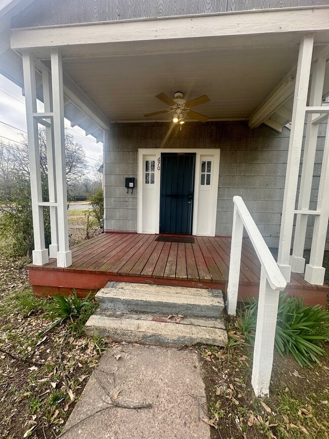 Building Photo - 670 Goodman St