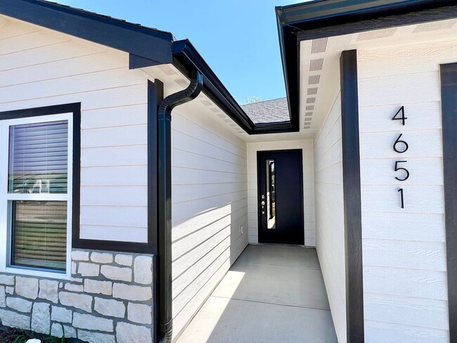 Primary Photo - Newly built 3-bedroom duplex in Irvine Acres!