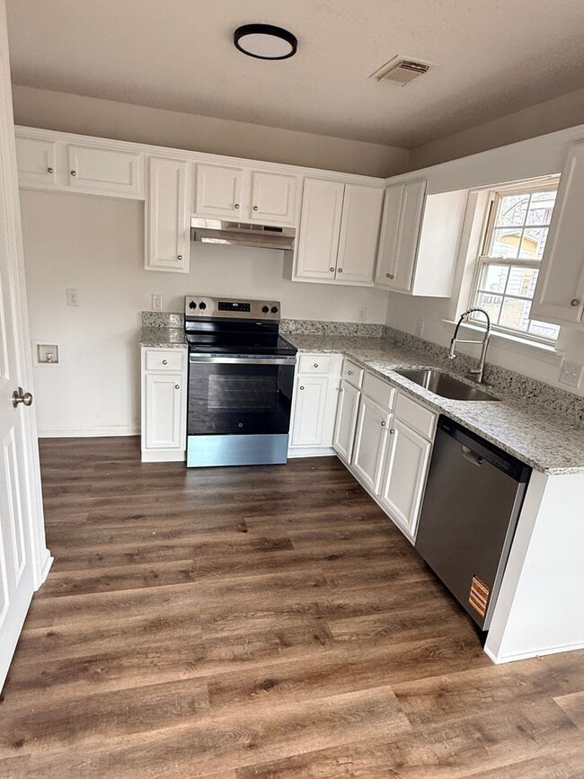 Building Photo - 2812 25th St