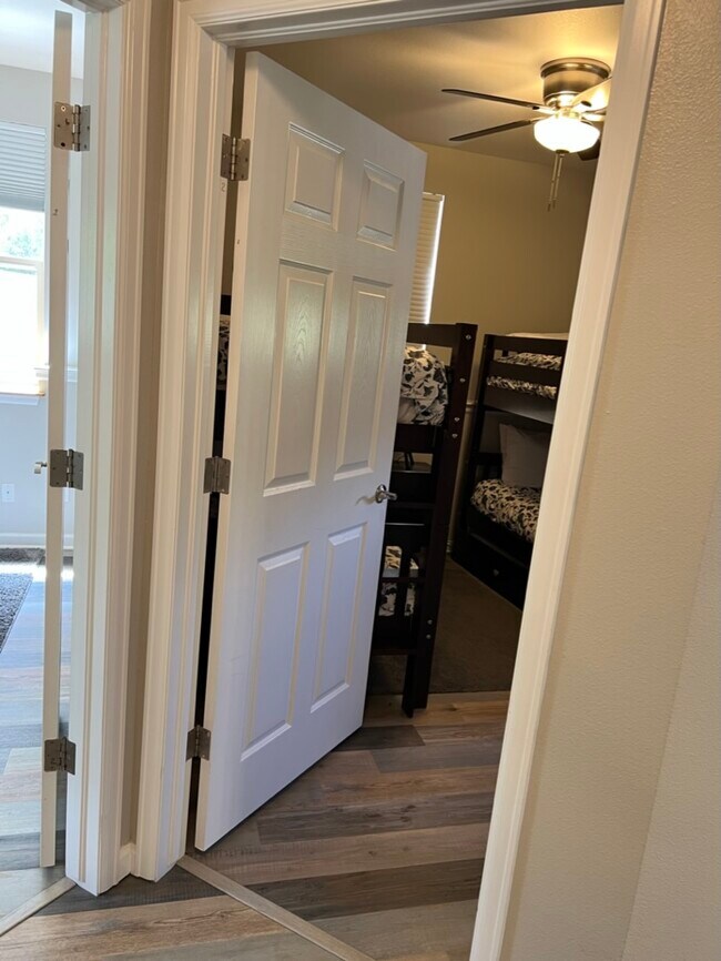 Building Photo - 115 Spinner St