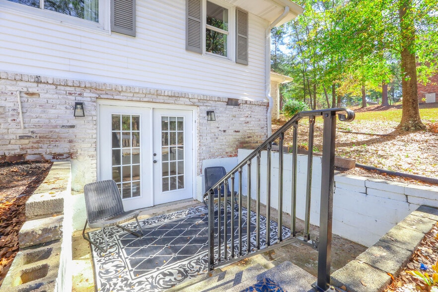 Primary Photo - 225 Willow Lake Ln