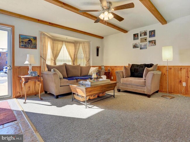 Building Photo - 16 Colonial Dr