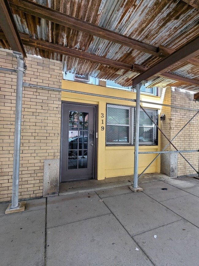 Building Photo - 319 Barrow St