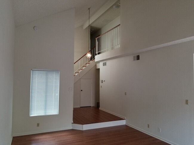 Building Photo - SANTA CLARA - 4 bedroom home with hardwood...