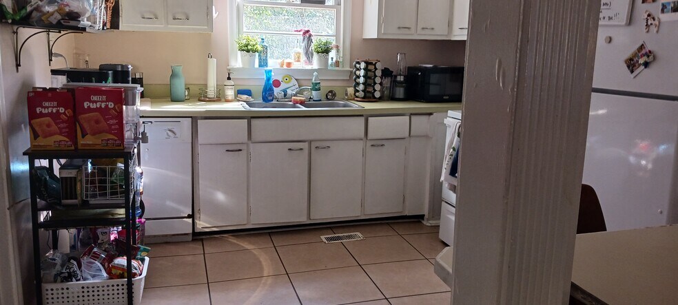 Building Photo - 1641 Atkamire Dr