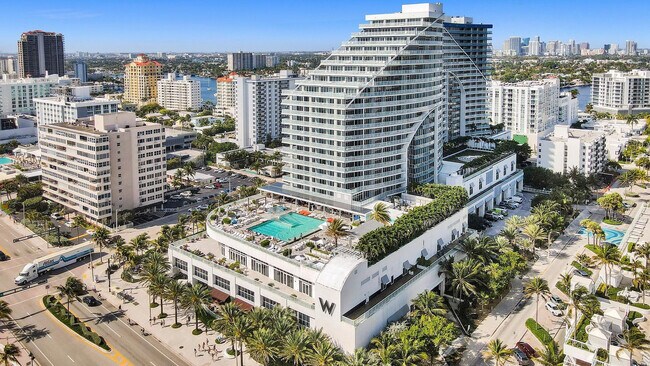 Building Photo - 3101 Bayshore Dr