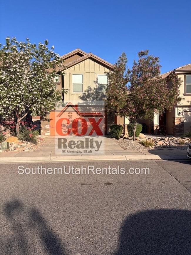 Primary Photo - Beautiful Desert Canyon 4 Bedroom / 2.5 Ba...