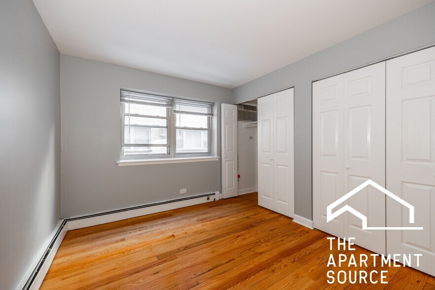 Building Photo - 6831 N Greenview Ave