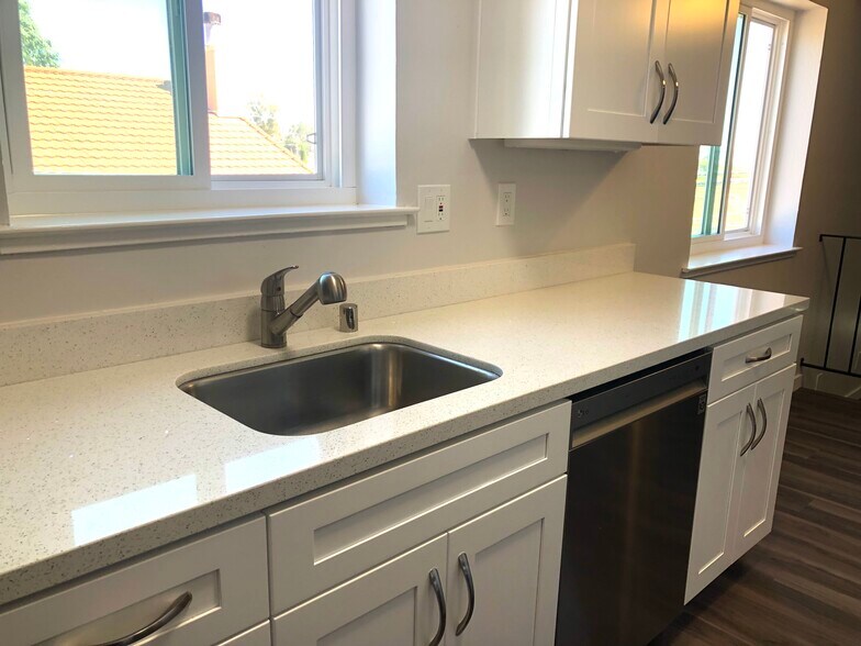 Building Photo - 504 Richmond Dr