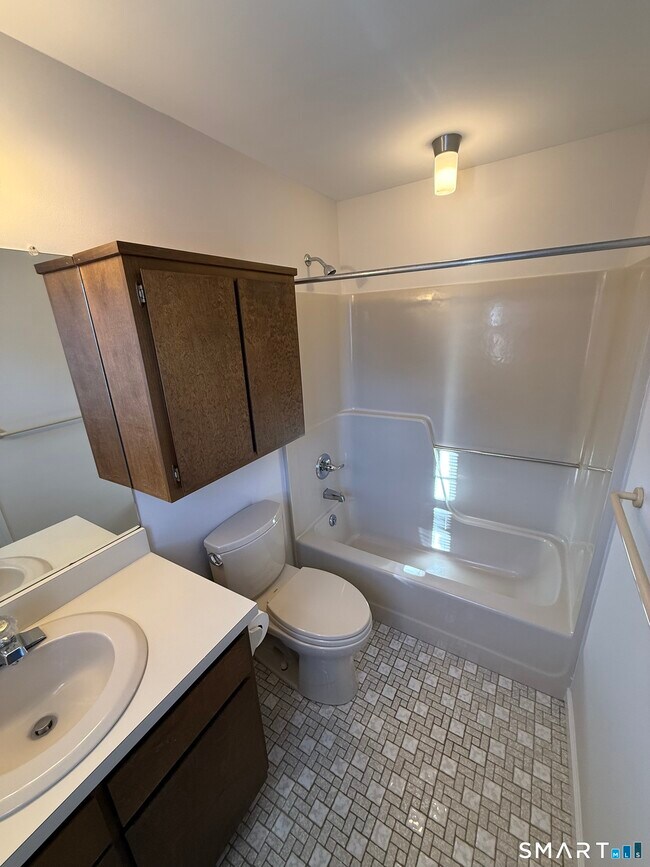 Building Photo - 7 Barrington Dr