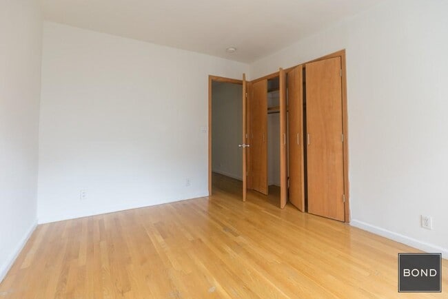 Building Photo - 213 E 84th St