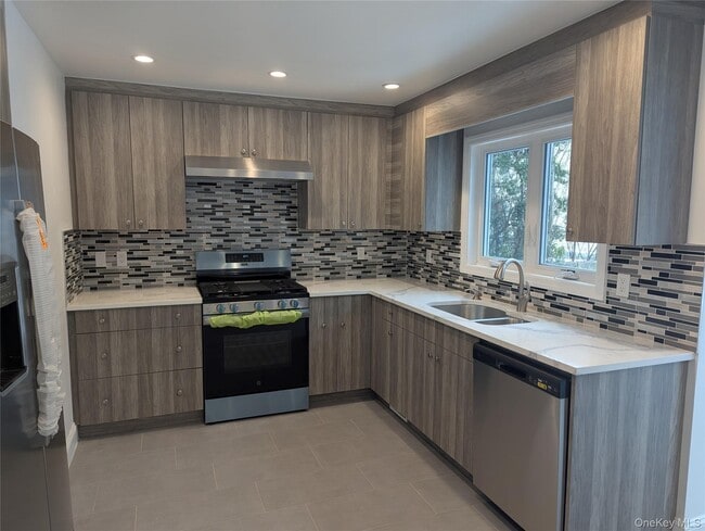 Building Photo - 62 Forest Row