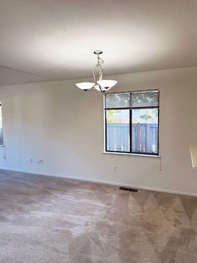 Building Photo - Single-Level Sonoma Living Less Than a Mile from the Historic Plaza