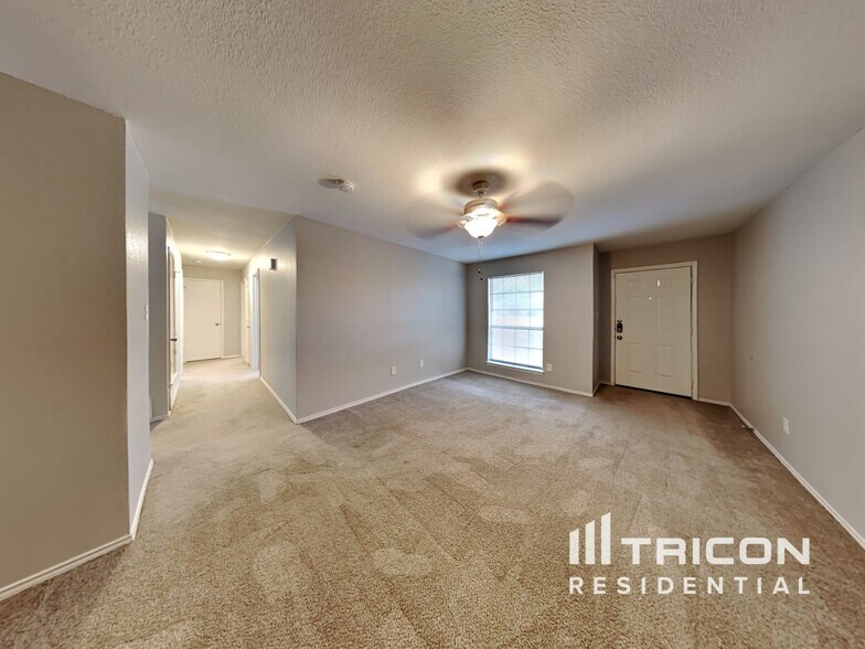 Building Photo - 6007 Big Springs Dr