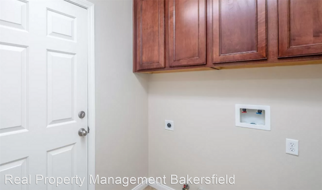 Building Photo - 4 br, 2 bath House - 13325 Boyd Lake Dr