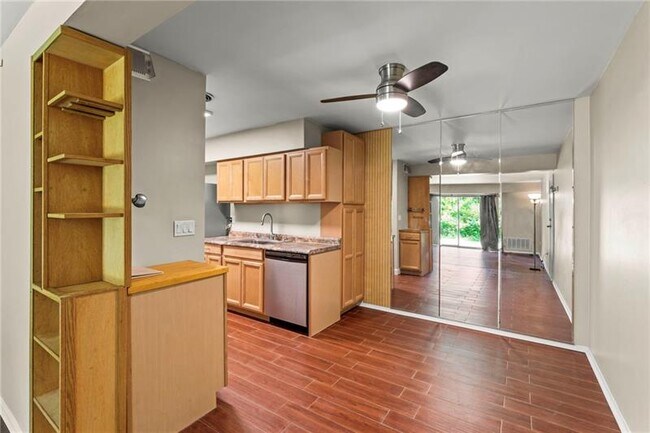 Building Photo - 4073 Sanlin Dr