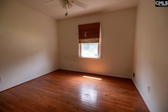 Building Photo - 140 Meadow Wood Dr