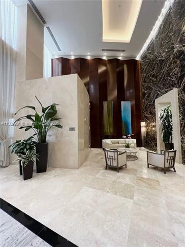 Building Photo - 15811 Collins Ave