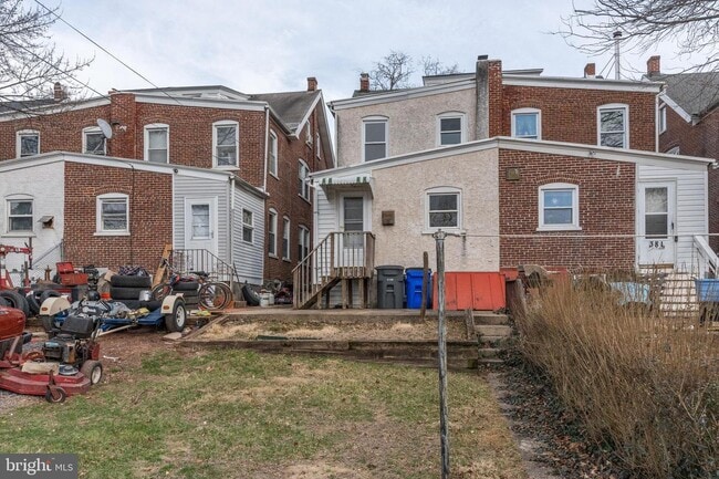 Building Photo - 383 Spruce St