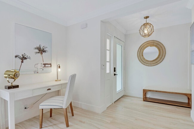 Building Photo - 9 W Riverside Dr