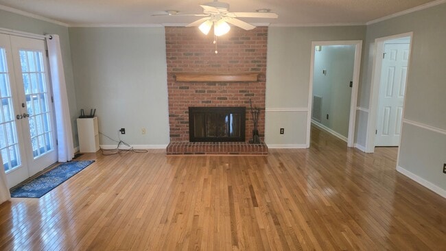 Building Photo - 4 Bedroom