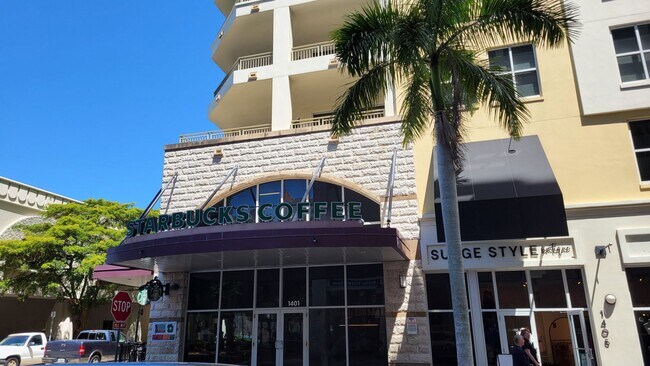 Building Photo - Short term ONLY luxury 2/2 condo in the heart of downtown Sarasota