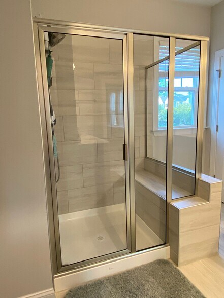 Stand in Shower - Master Bath - 2905 Baronial St