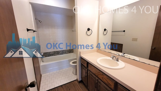 Building Photo - Yukon Duplex near I-40 & Garth Brooks Blvd