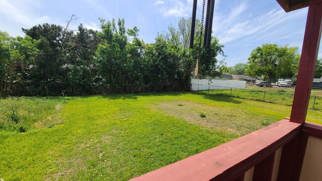 Building Photo - Charming 3 Bedroom 1 Bath Home with Spacious Yard ~ No HOA