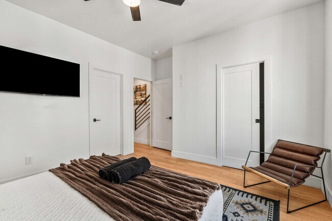 Building Photo - 1007 12th Ave N