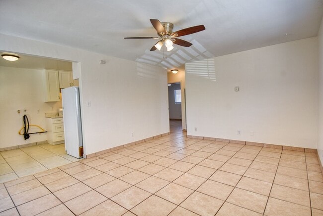 Building Photo - Two Bedroom condo in Pacific Beach