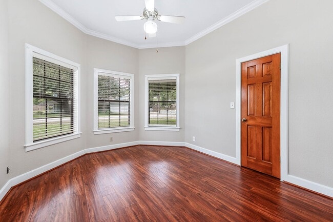 Building Photo - 2245 N Austin Ave