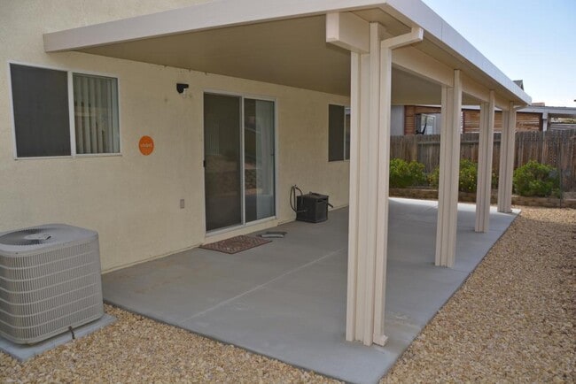 Building Photo - 13686 Sylvan Oaks St