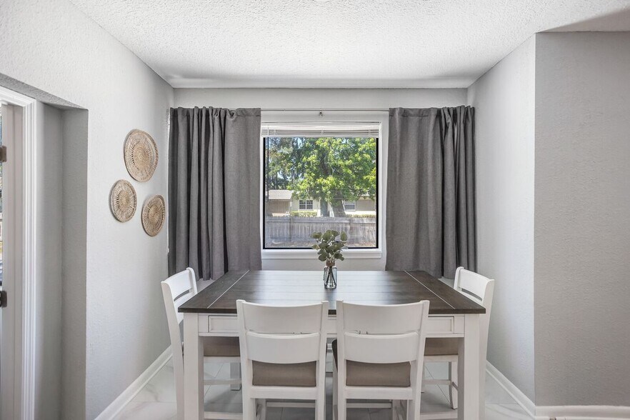 Building Photo - 427 Holly Ave