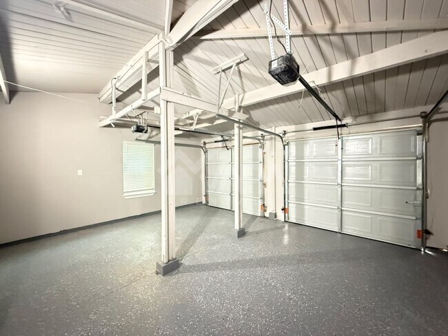 Building Photo - 2902 Woodcliffe St