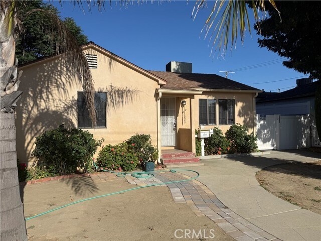 Building Photo - 7051 Lindley Ave