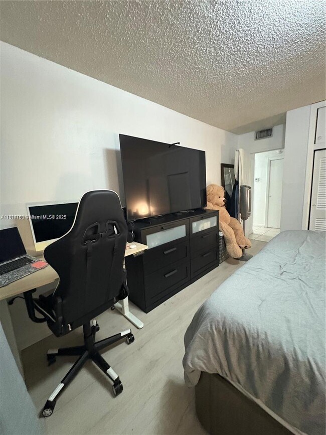 Building Photo - 7545 E Treasure Dr