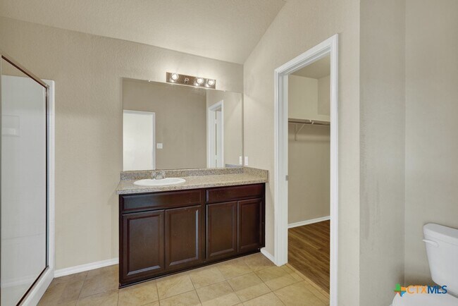 Building Photo - 1512 Doncaster Dr