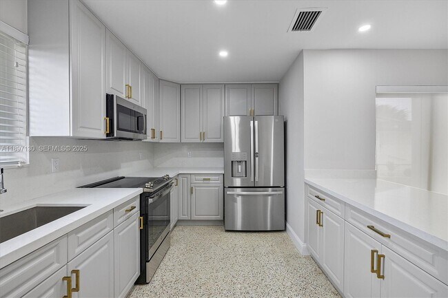 Building Photo - 3820 SW 92nd Ave