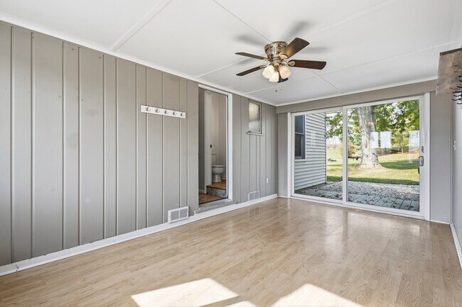 Building Photo - 9128 Austin Rd