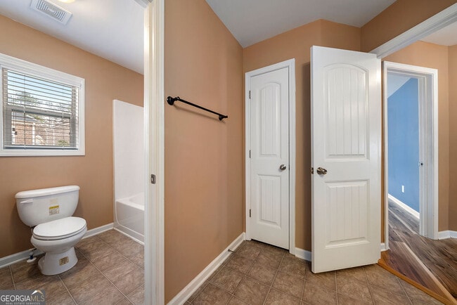 Building Photo - 3325 Earhart Way