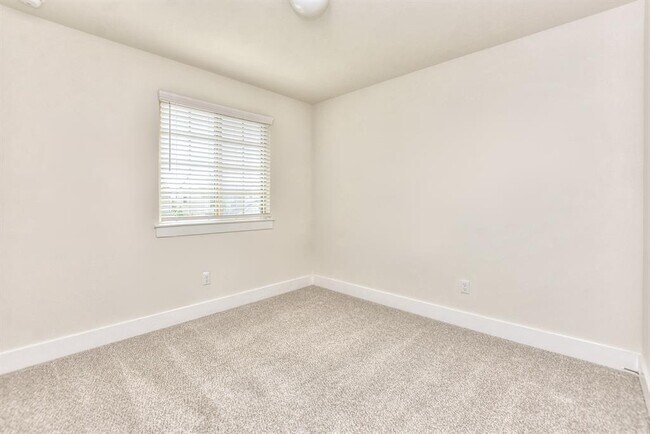 Building Photo - 420 White Steppe Way