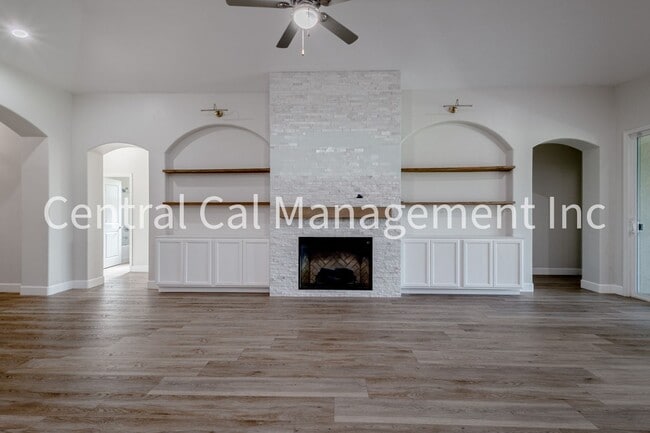Building Photo - 4 bedroom/3 Bath Home with Solar in the Southwest - $3195 Per Month!