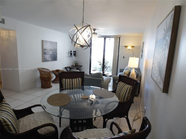 Building Photo - 1623 Collins Ave