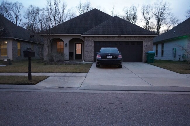 Building Photo - 4633 Belle Vue Dr