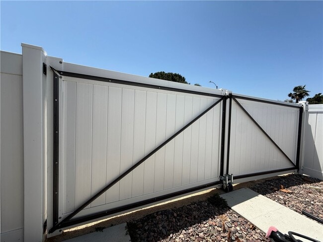 Building Photo - 1305 Turquoise Dr