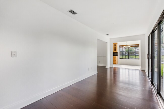 Building Photo - 4283 Brentwood Park Cir